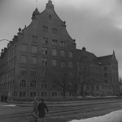 Das Hadwig-Schulhaus in St. Gallen, 1945 (heute Teil des Campus der PHSG)
StadtASG_PA_Scheiwiller_Walter_18